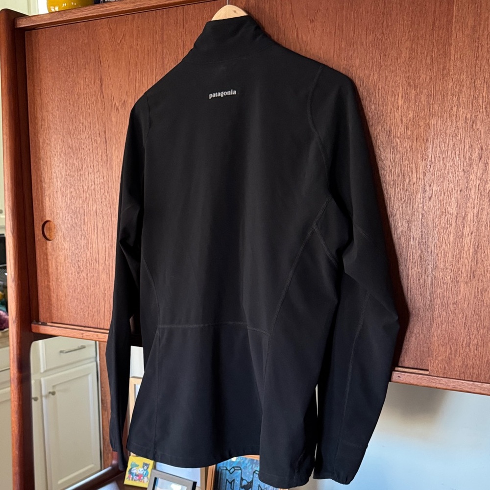 Patagonia Women's Black and Gray Jacket - Picture 6 of 7